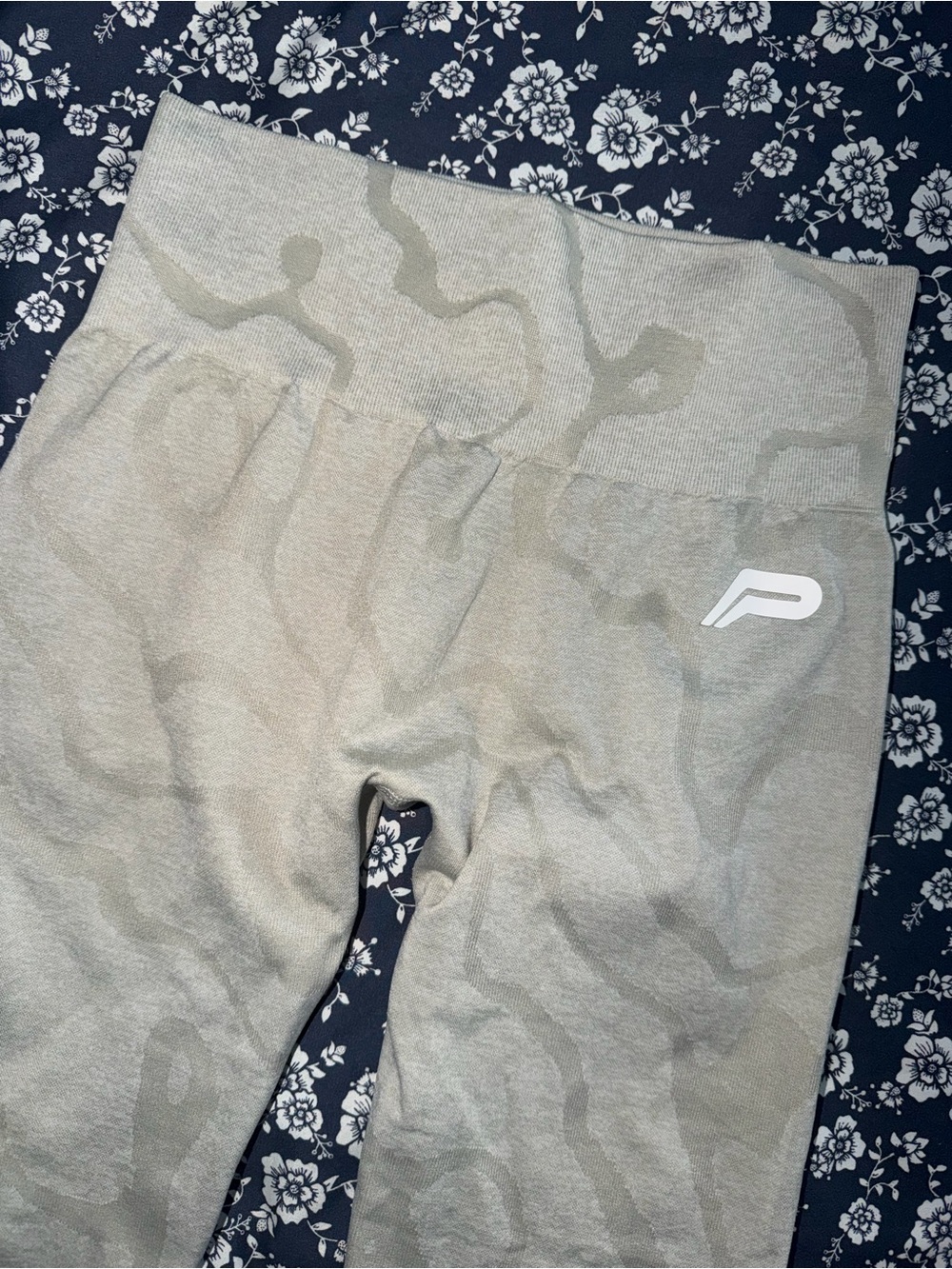 Puma Light Gray Seamless Leggings with Subtle Pattern